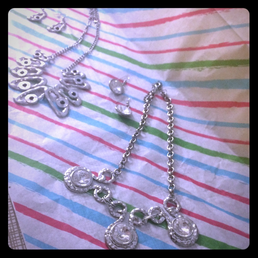 (2/$22) 💕 2 sets of Gorgeous costume jewelry 💕